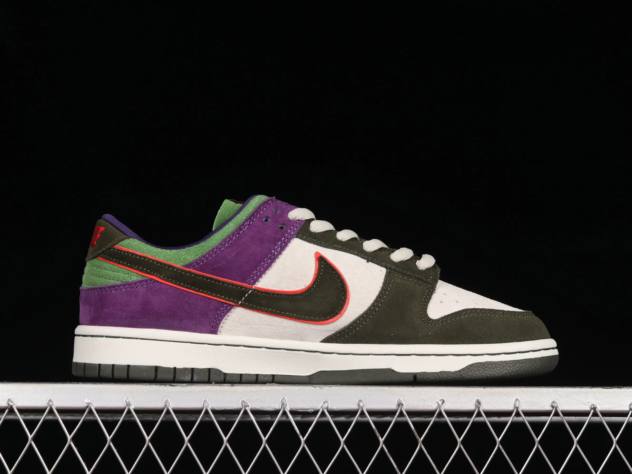 All Categories Nk SB Dunk Series Nk SB Dunk Low Low-top sneakers Otomo Katsuhiro x Nk SB Dunk Low "Steamboy OST" Otomo Katsuhiro co-branded SB low-top sports and leisure sneakers LF0039-023